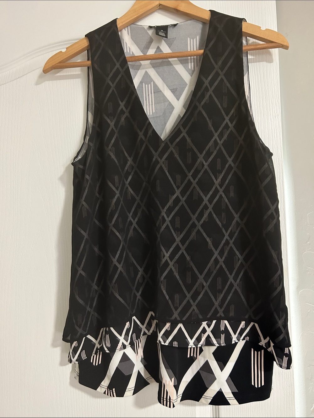 White House Black Market Size Medium
